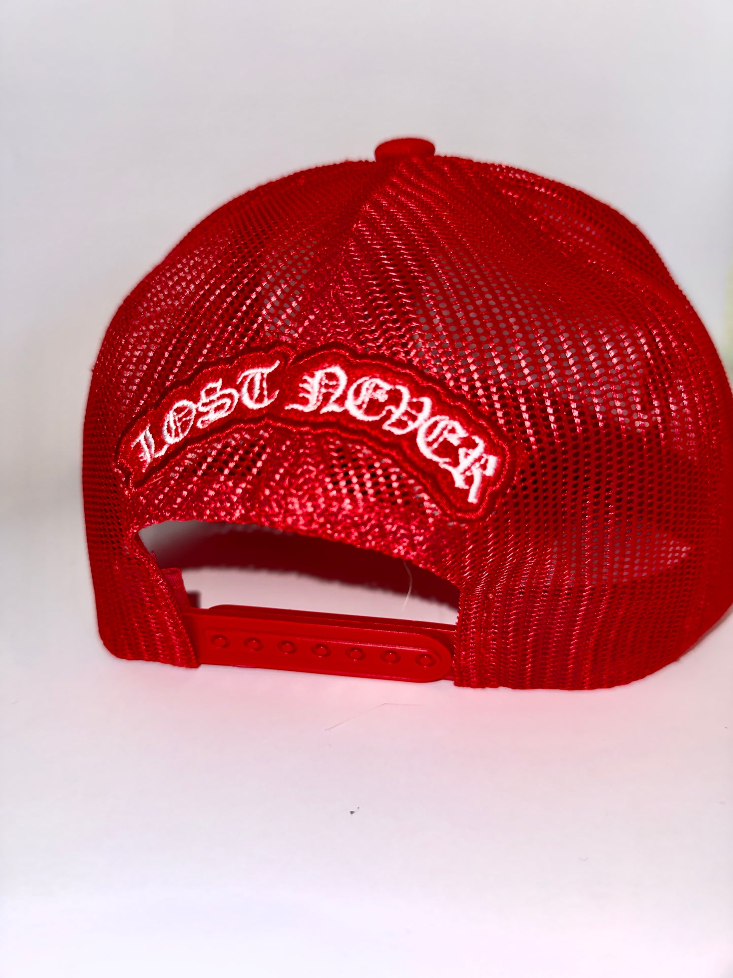 NEVER DIE RED TRUCKER HAT